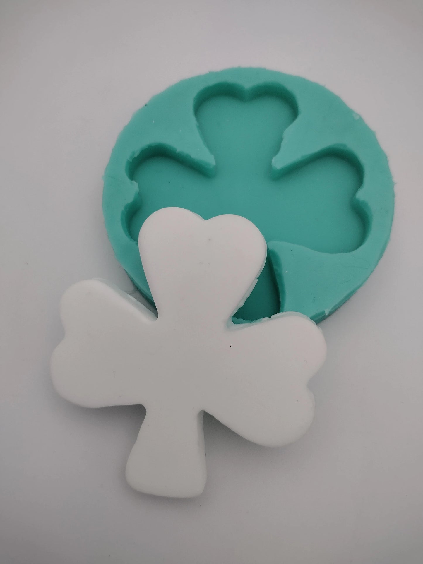 Four Leaf Clover-Silicone Mold-Faux Fake Bake-Clay, Resin, Soap, Candle, Plaster, Fondant or Baking Mold-Two Mold Styles Available