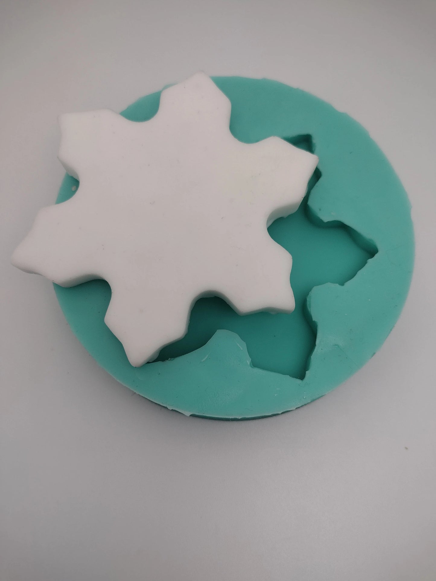 Snowflake (Medium Size)-Silicone Mold-Faux Fake Bake-Clay, Resin, Soap, Candle, Plaster, Fondant or Baking Mold-Two Mold Styles Available