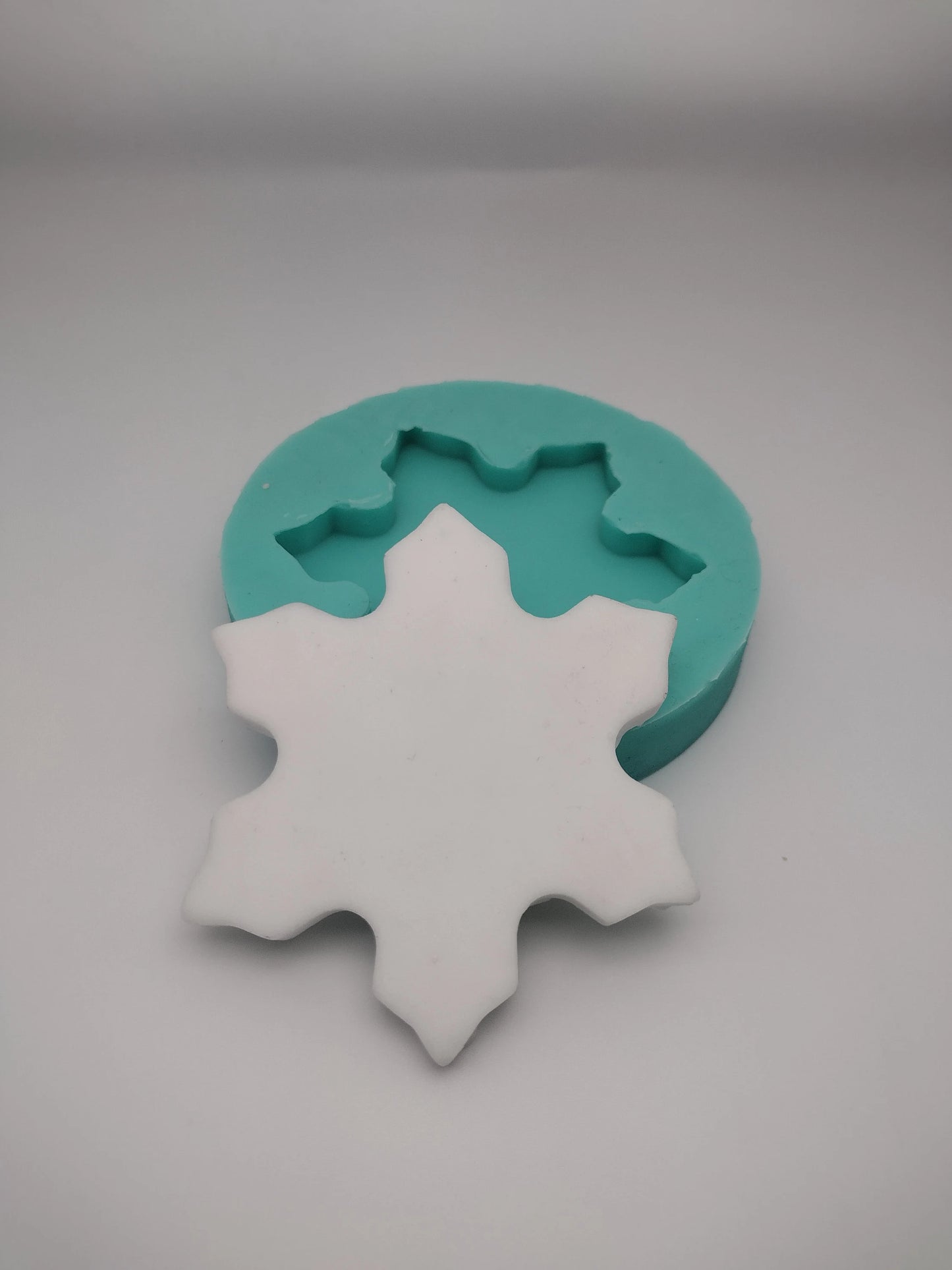 Snowflake (Medium Size)-Silicone Mold-Faux Fake Bake-Clay, Resin, Soap, Candle, Plaster, Fondant or Baking Mold-Two Mold Styles Available